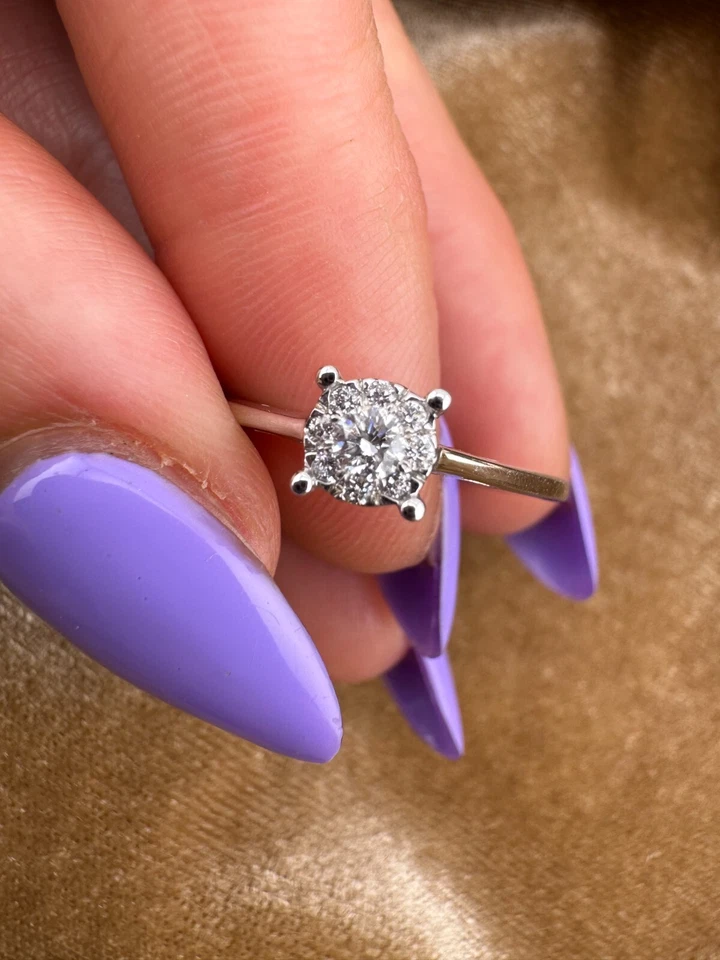 Dainty Vintage Estate 14 Karat White Gold Cluster Halo Diamond Ring 0.13 Carats - Image 2 of 4