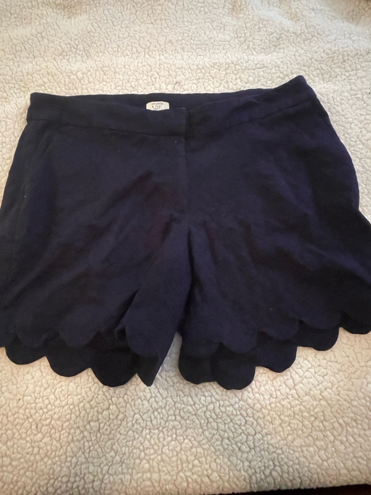 Crown & Ivy Shelby Scalloped Shorts Women’s Size 16W Navy Textured Design
