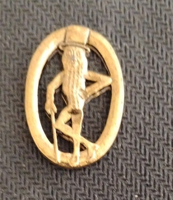 VINTAGE MR PEANUT OVAL GOLD PLATED PIN