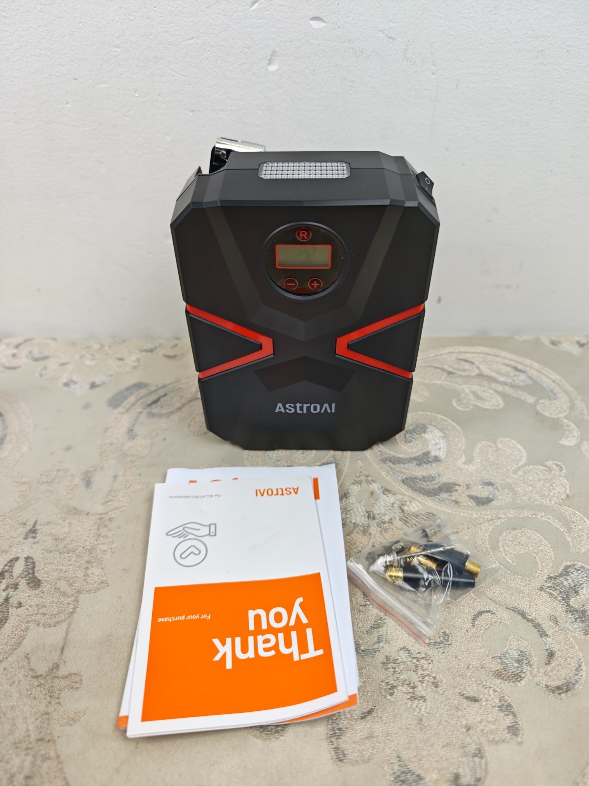 AstroAI Tyre Inflator Air Compressor 12V DC, Digital Car Tyre Pump 150 PSI, Pres