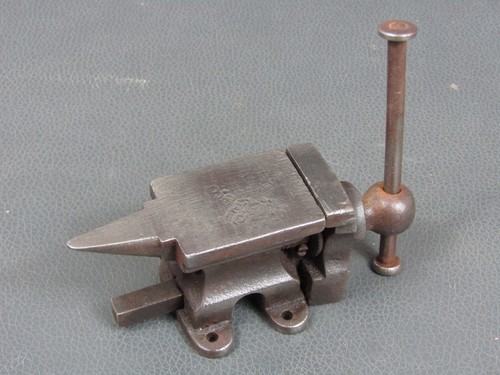 Vintage Miniatur Schraubstock & Amboss Silberschmiede Uhrmacher Juwelier altes Werkzeug