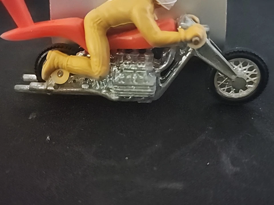 Motocicleta Hot Wheels Redline Rrrumblers cauda alta laranja fabricada nos EUA - Imagem 4 de 4