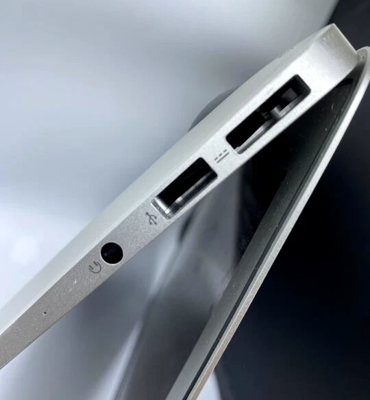 PARA REPUESTOS Macbook Air MD760LL/B 13.3 Core i5-4260U @ 1.4GHz 8GB RAM 128GB SSD Foto 2 de 4