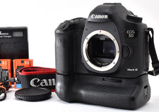 Near MINT Canon EOS 5D Mark III Digital Camera w / BG-E11 Grip Strap JAPAN