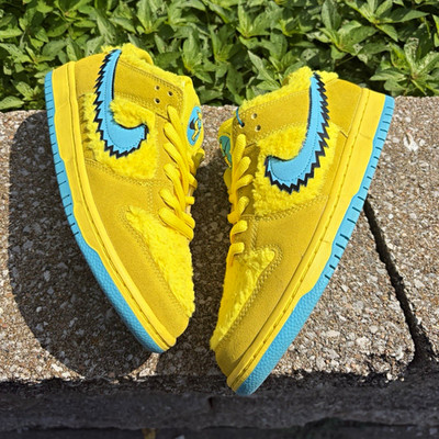 Grateful Dead Nike SB Yellow Bear size 8 men Brand New