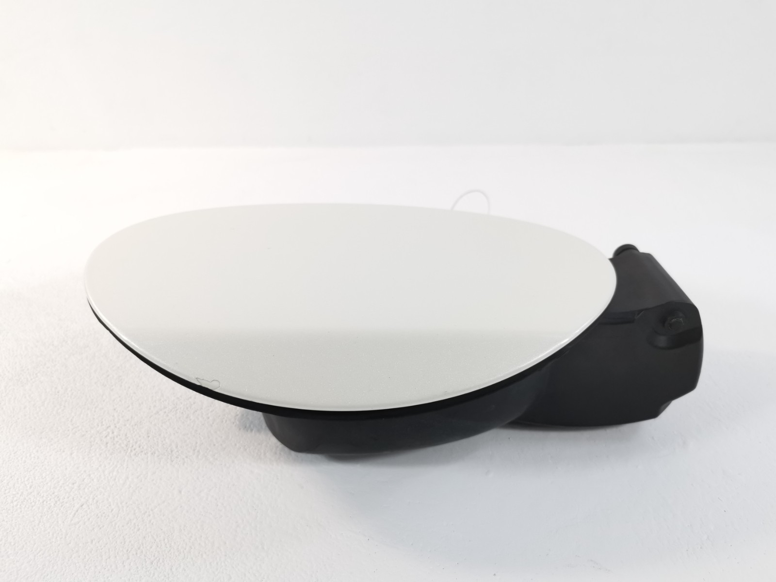 Maserati Ghibli RWD 3.0 2015 Fuel Tank Filler Cap Trim White Color OEM