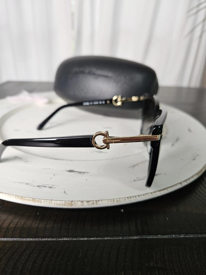全新 Salvatore Ferragamo 黑色太阳镜。 意大利制造。 零售价 300 美元。 — 第 4/4 张图片