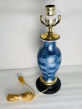 Vtg Chinoiserie Table Lamp  Blue Chinese Porcelain Asian Style  Vintage