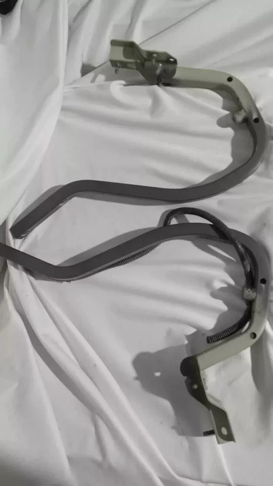 2002 - 2005 起亚里约后备箱盖铰链 2 件套已测试并正常工作 原始设备制造商 — 第 2/4 张图片