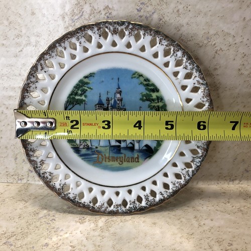 Vintage 1970’s Disneyland Castle Plate 6" Gold Trim Walt Disney Productions - Picture 6 of 6