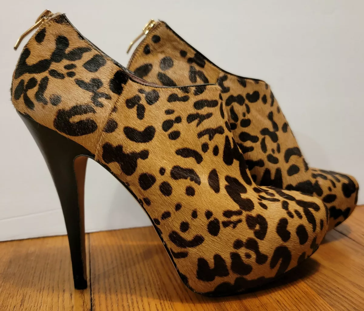 Vince Camuto Womens LeopardCheetah Print Pony Hair Stiletto