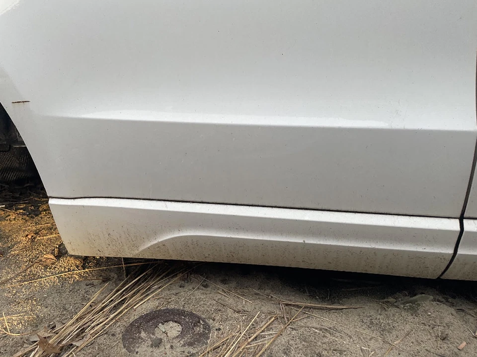 2009 - 2012 Audi Q5 8R 3.2L Rocker Panel Molding Right Passenger Side Rear - Imagem 2 de 4