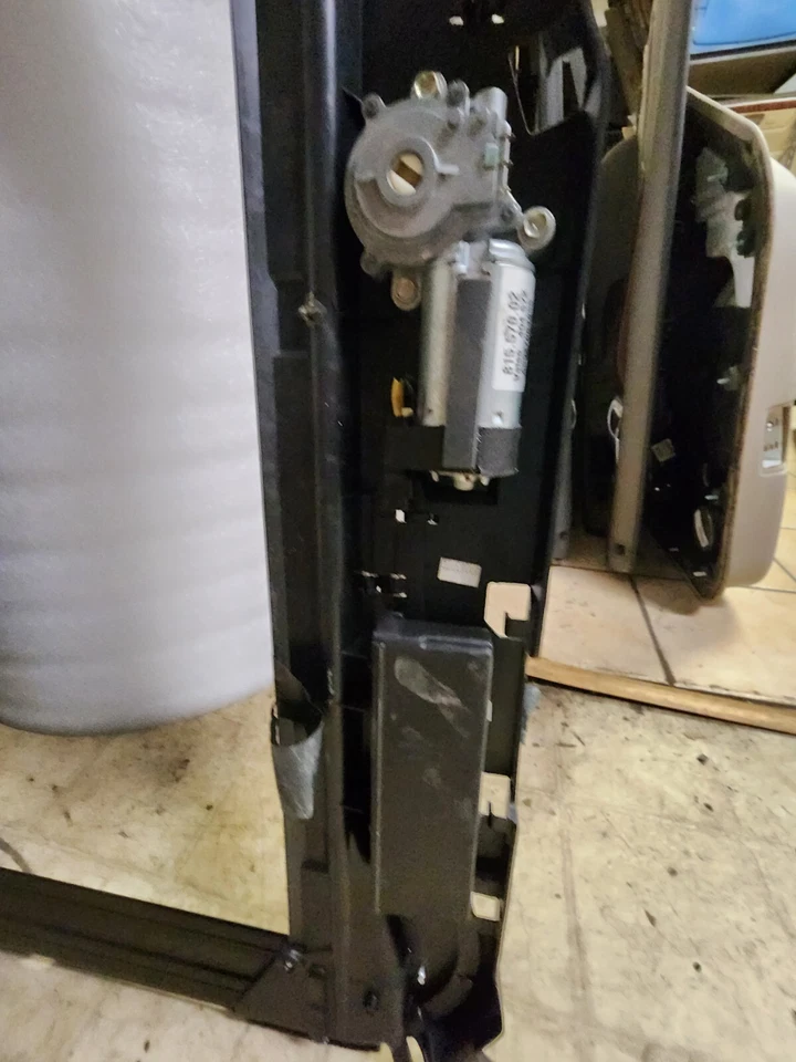 2000 2001 02 2003 2004 2005 Cadillac Deville techo corredizo completo marco de vidrio motor Foto 3 de 3