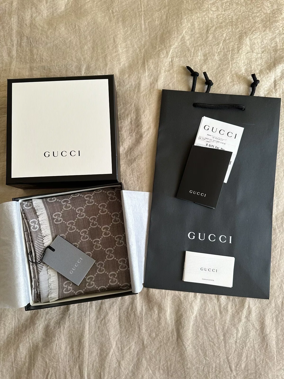 Foulard châle GG Guccissima 140x140 cm laine soie beige neuf dans sa boîte