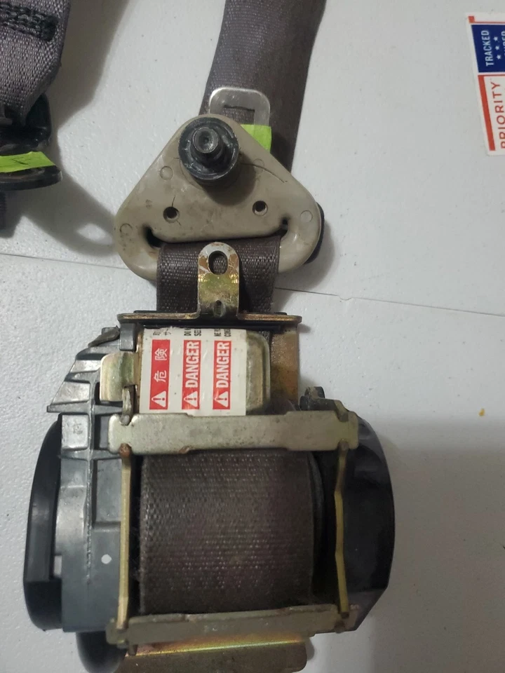 Cinturón de seguridad delantero Nissan Xterra 2000-2004 Foto 3 de 4