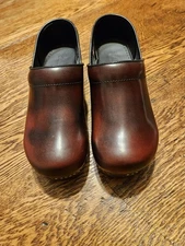 Sanita Pro Cabrio Bordeaux Leather Professional Clog Women's Size US 7.5/8 EU 39