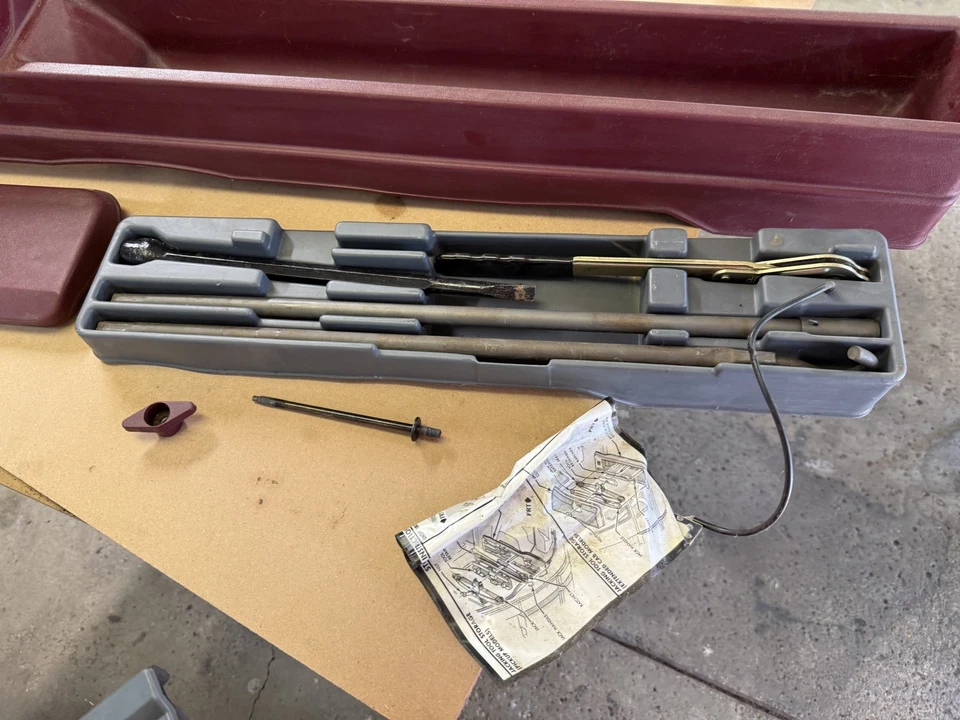 Compartimento de almacenamiento del gato del asiento trasero cabina estándar para camioneta Chevy GM 88 a 94 OEM Foto 3 de 4