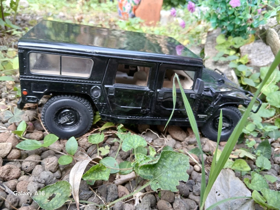 Hummer H1 Black Scala 1:18 Maisto. - Immagine 3 di 4