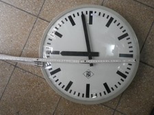Uhr mit Abdeckung aus Glas ca. 43 cm Durchmesser Bahnhof Schule Behörde Bahn DB