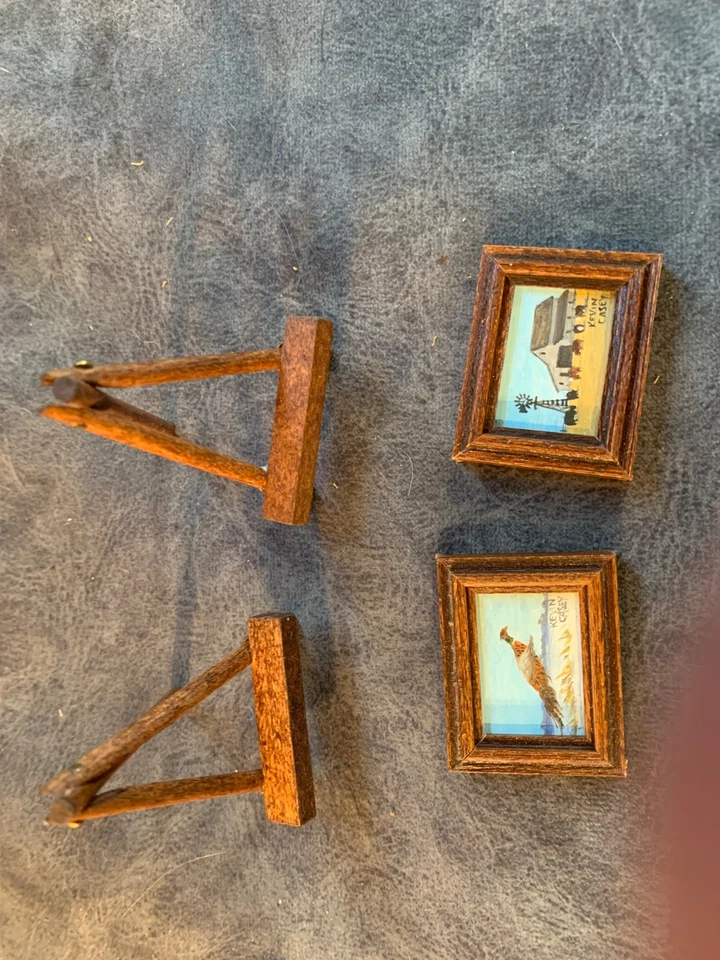 2 pinturas en miniatura de 1 5/16 por 1 pulgada firmadas con mini caballetes faisán y granero Foto 4 de 4