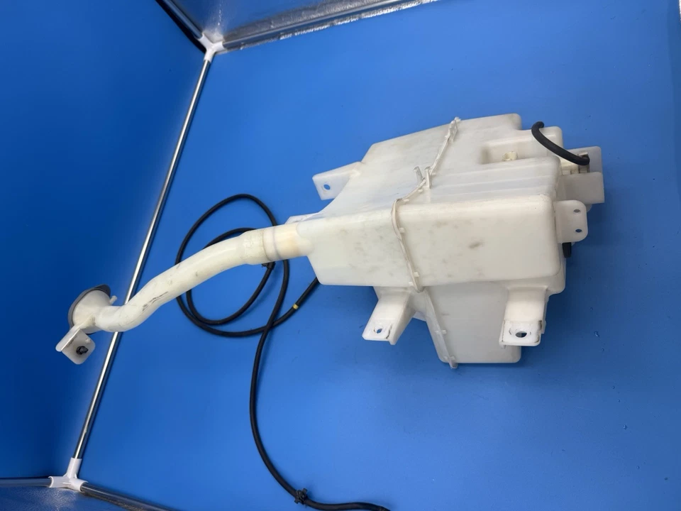 Резервуар омывателя ветрового стекла 2009-2013 Nissan 370z от оригинального производителя - Изображение 4 из 4