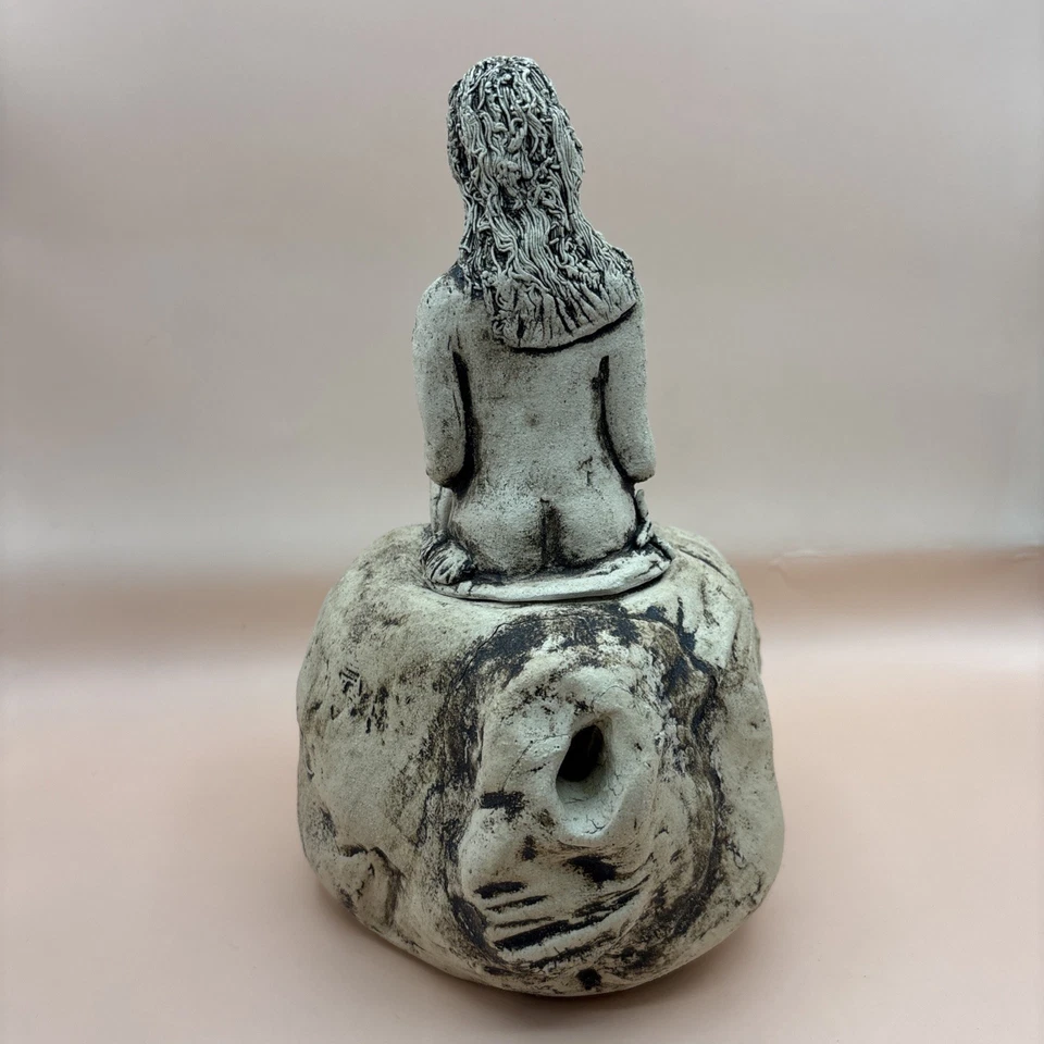 Hermosa sirena grande sentada en roca estatua escultura estatuilla tetera Foto 3 de 4