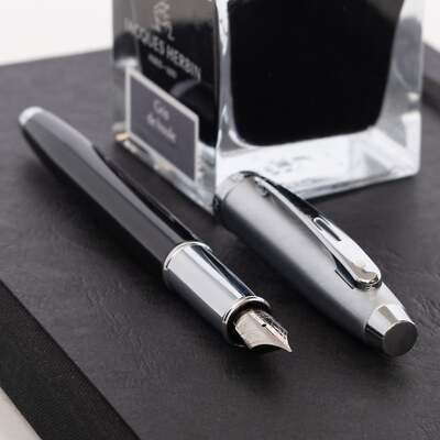 Sheaffer 100 Fountain Pen - Black with Brushed Chrome Cap