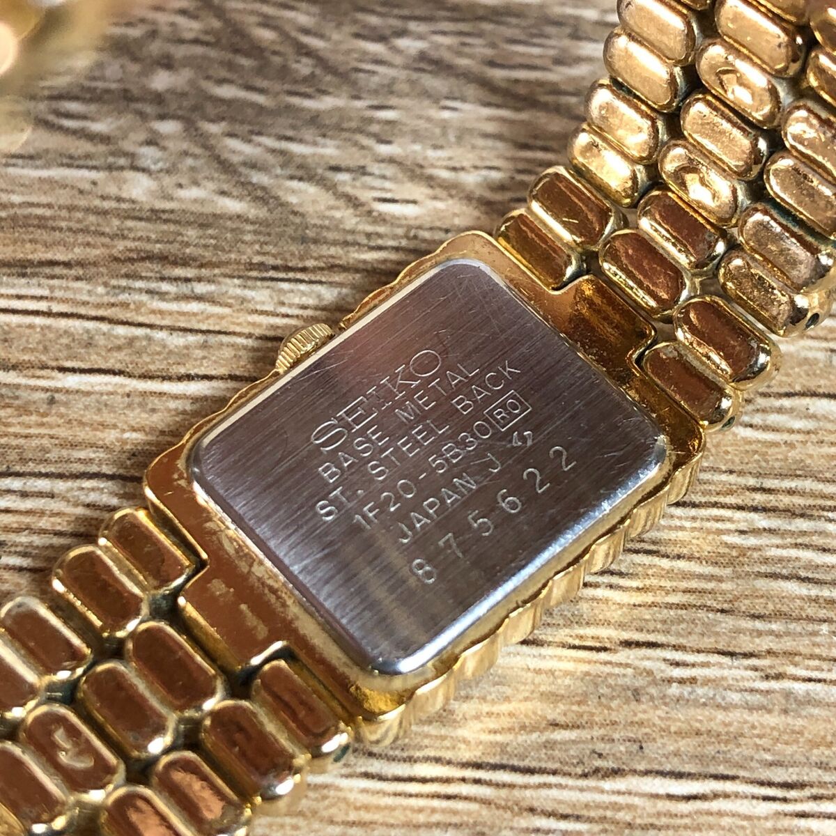 Vintage Seiko Women 1F20-5B30 Gold Dial 14mm Square Quartz Vintage Seiko Women 1F20-5B30 Gold Dial 14mm Square Quartz
