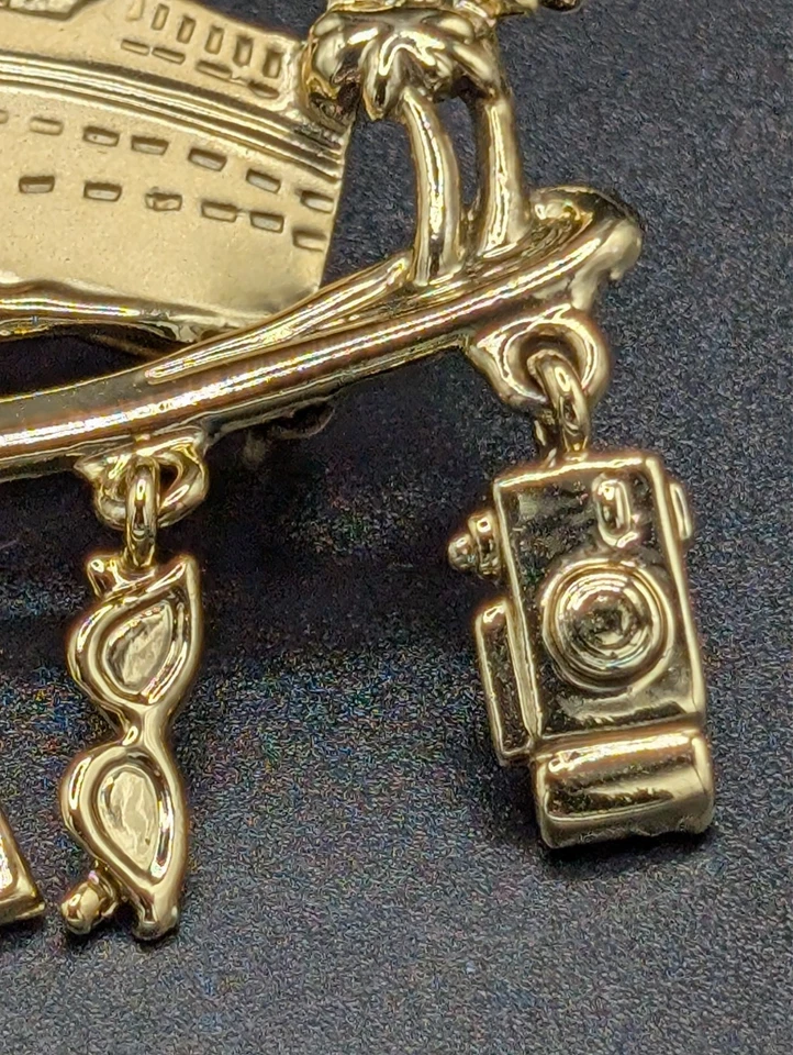 Broche Danecraft Vacaciones Crucero Barco Viaje Tema Avión Tono Dorado Cuelga Dijes Foto 4 de 4
