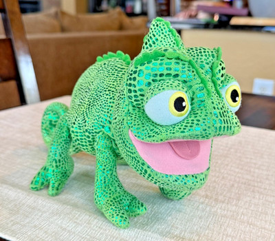 Disney Parks Tangled Pascal Plush 10  Rapunzel Green Shimmer Stuffed Toy
