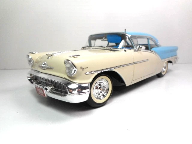 Oldsmobile Super 88 #50445 1957 Highway 61 1:18 Foto 3 de 4