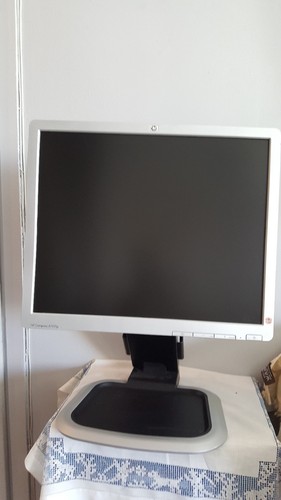 Ecran moniteur pc HP 17 pouces L1750 TFT LCD DVI/ VGA TB. Etat 1
