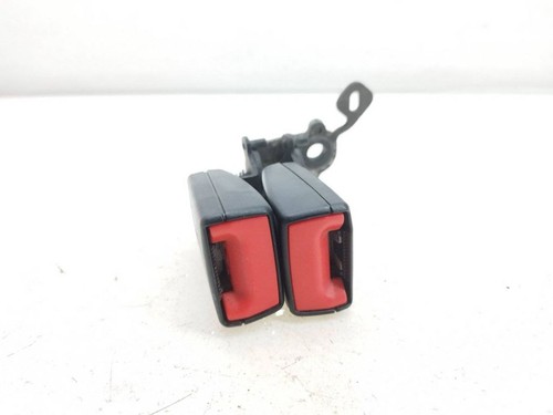 Volkswagen Golf VII 2013 Gurtschloss hinten Mitte 8V0857739A RMN8054