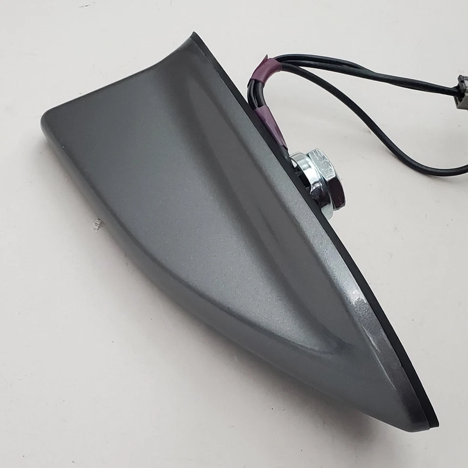 Antena de techo de radio Nissan Kicks 2021-2024 aleta de tiburón OEM gris 28208-5R00A Foto 3 de 4