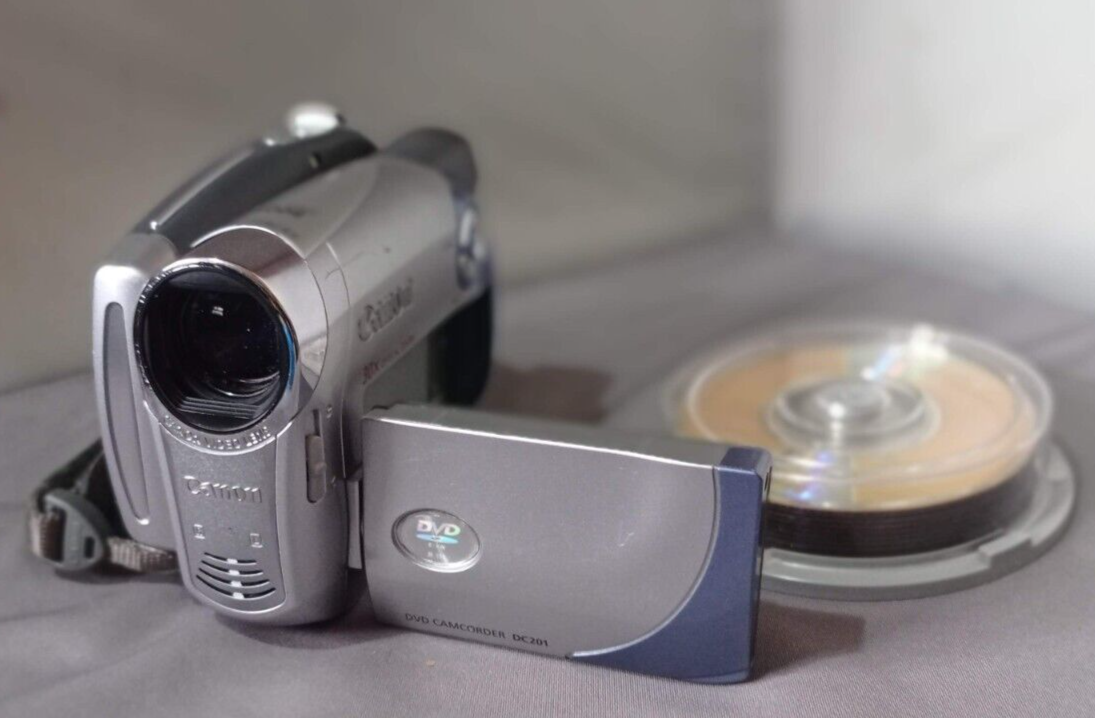 Canon DC201 Tested DVD Camcorder 8cm DVDs 30x optical zoom 800x