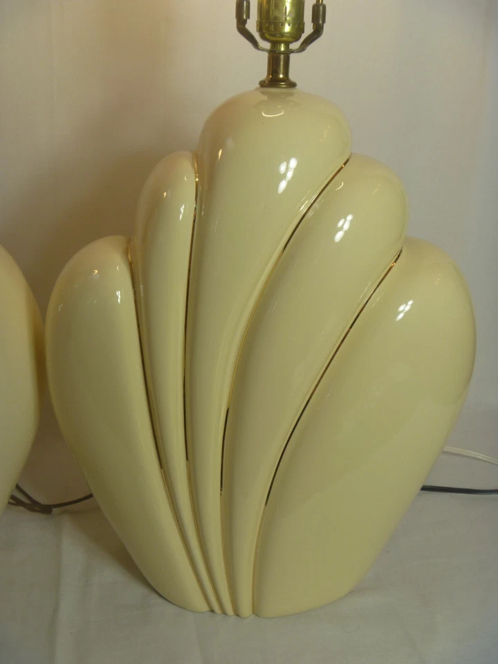 Lámparas de mesa vintage años 50 Art Deco mantequilla color crema con oro, cerámica concha marina Foto 2 de 4