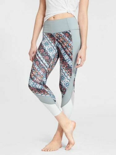 Athleta Salutation Capri, EUC, Medium, Cobblestone Grey T-1 - Bild 1 von 3