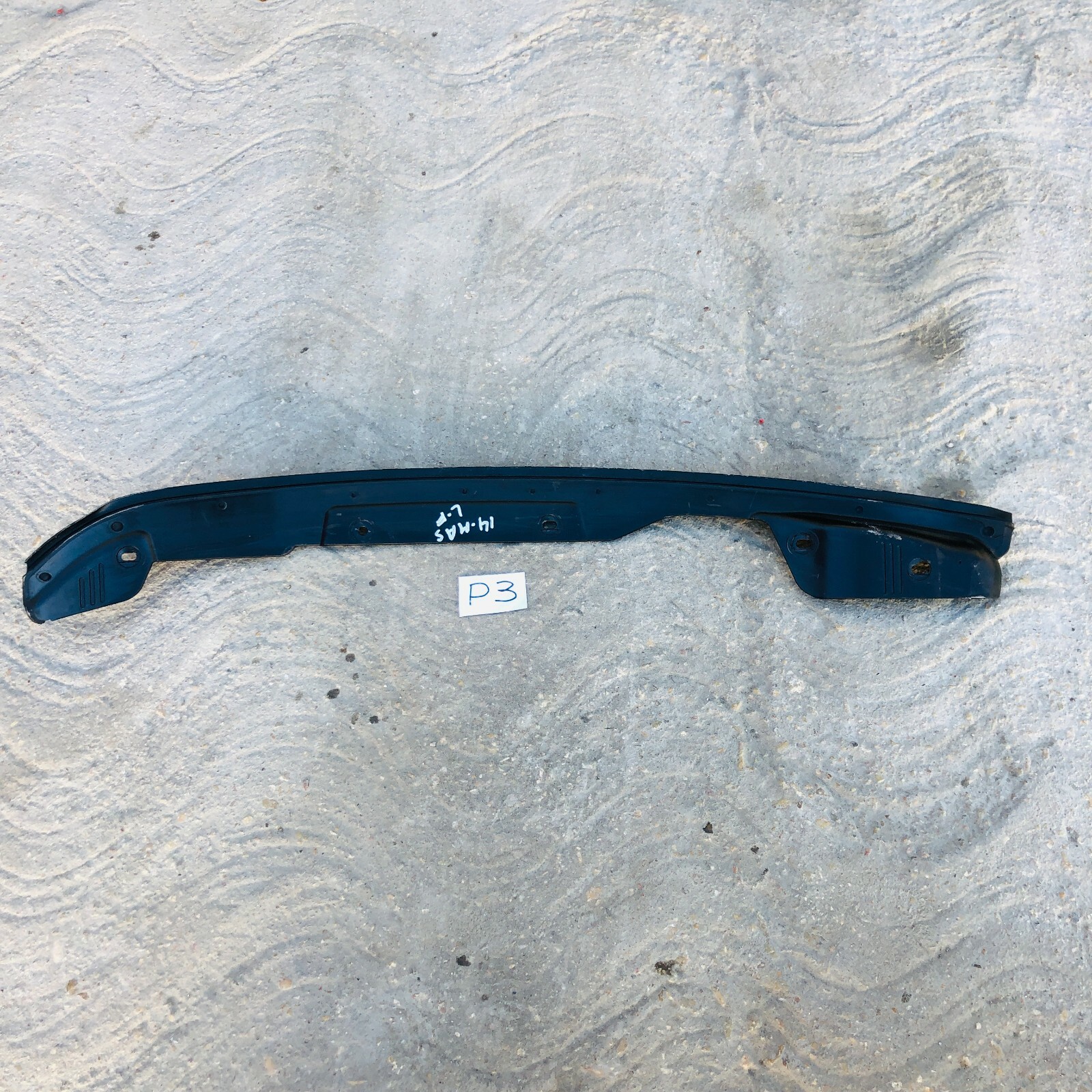 2014 - 2019 Maserati Ghibli Driver Left Front Door Vertical Seal Gasket OEM