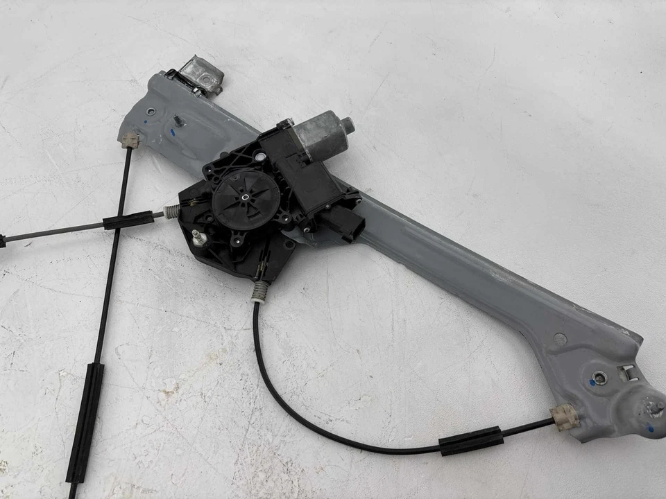 Chevrolet Tahoe 2015-2020 puerta delantera izquierda ventana cristal regulador con motor fabricante original Foto 2 de 4