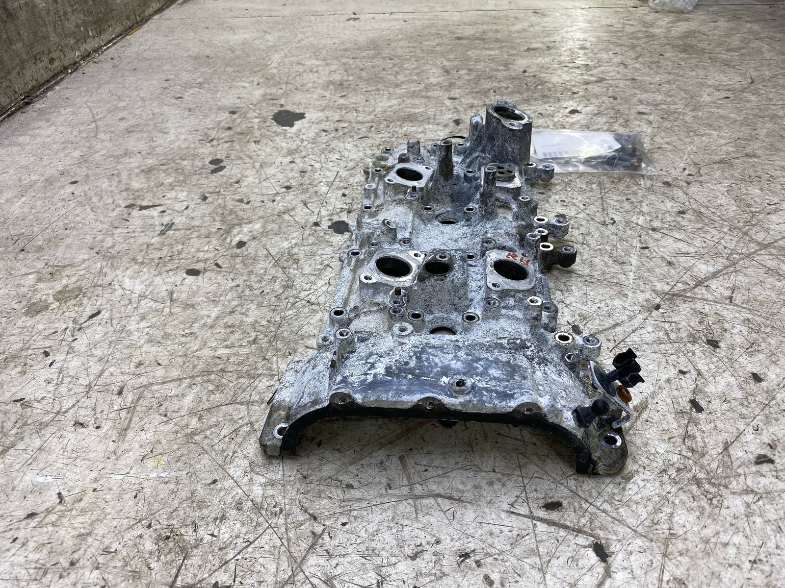 2020-2025 ASTON MARTIN DBX OEM 4.0L V8 RIGHT M177 ENGINE VALVE COVER 1770105904