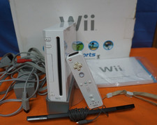 Nintendo Wii RVL-001 512 MB Home Gaming Console - White W/Box Bundle
