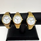 Ladies Vintage Timex Watch Lot Gold-Tone White Dial Stretch Band Quartz (WR 30M)