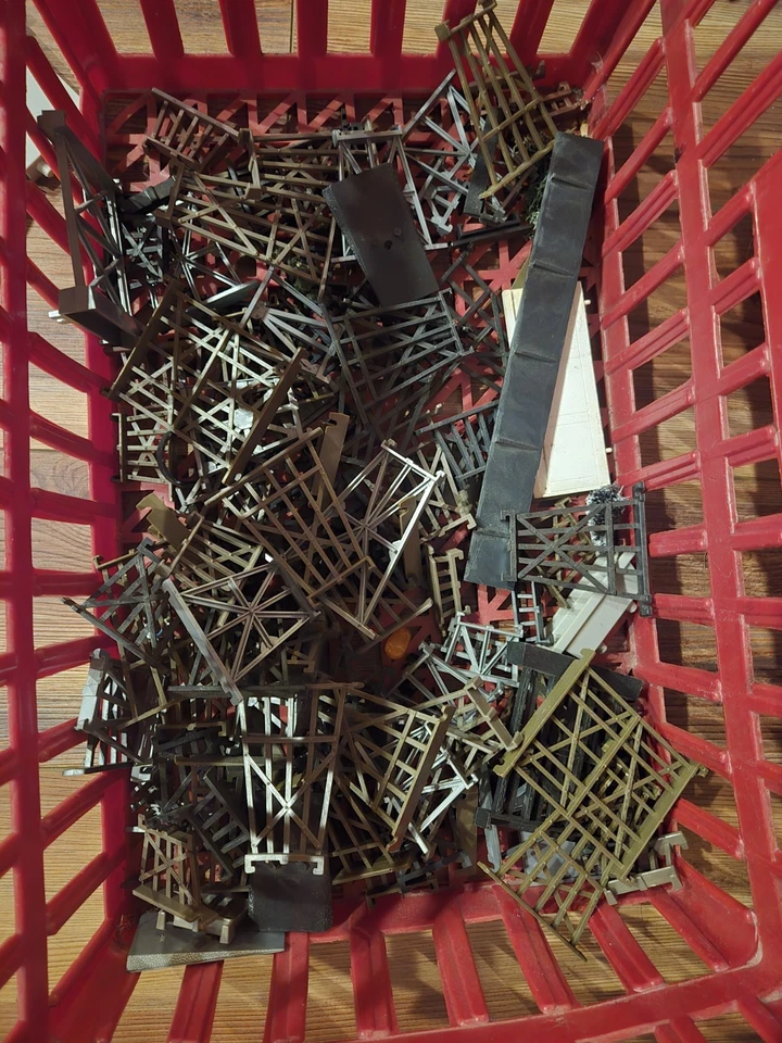 Lot Of Tyco Train Trestle, Track, Bridge, Lamppost And Lots Of Wire! - Image 4 of 4