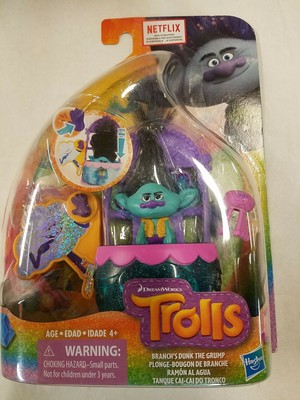 DreamWorks Trolls Branch/'s Dunk the Grump Dunk Tank Playset w// Figure /& Critter