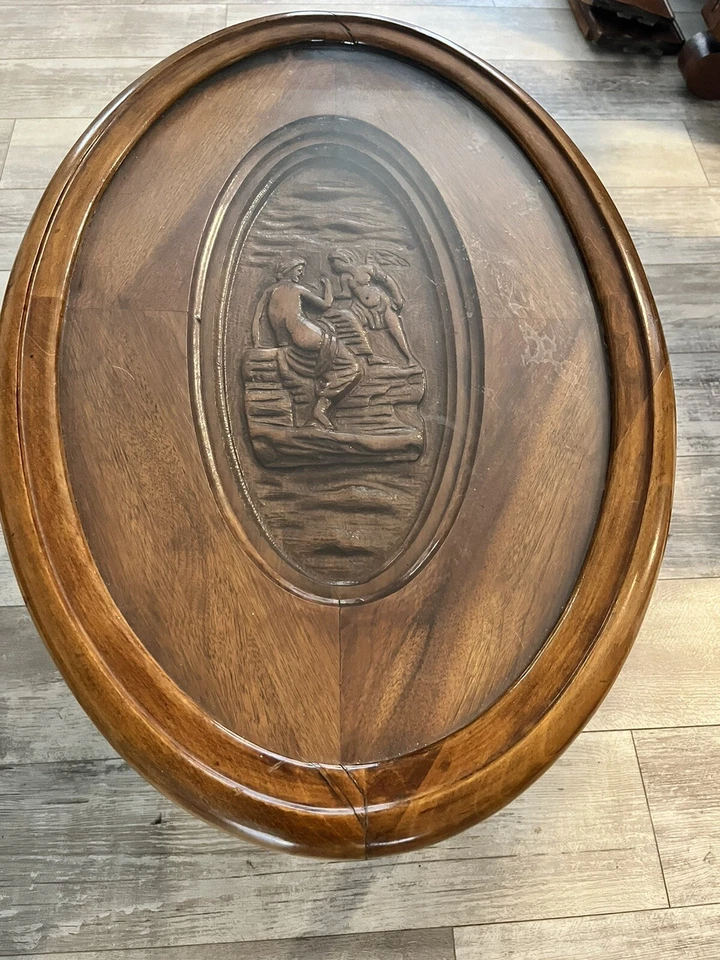 Антикварный стеклянный журнальный столик-поднос с резными ангелами и бибикальной картинкой - Изображение 4 из 4