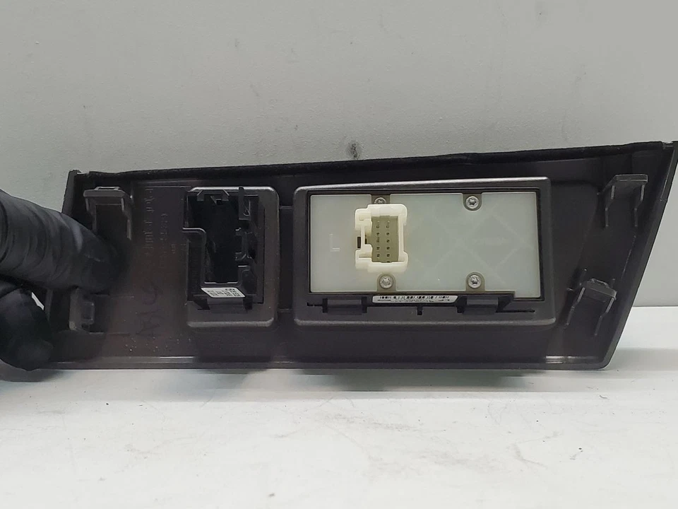 Mazda 3 2013 control de tracción con bisel plateado OEM BFD266170 Foto 2 de 4