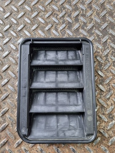 Quarter panel vent