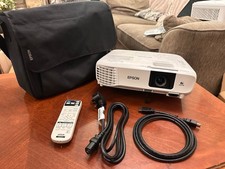 Epson EB-E20 3400 Lumens XGA 3LCD HDMI Projector 1503 Hours Remote Bag