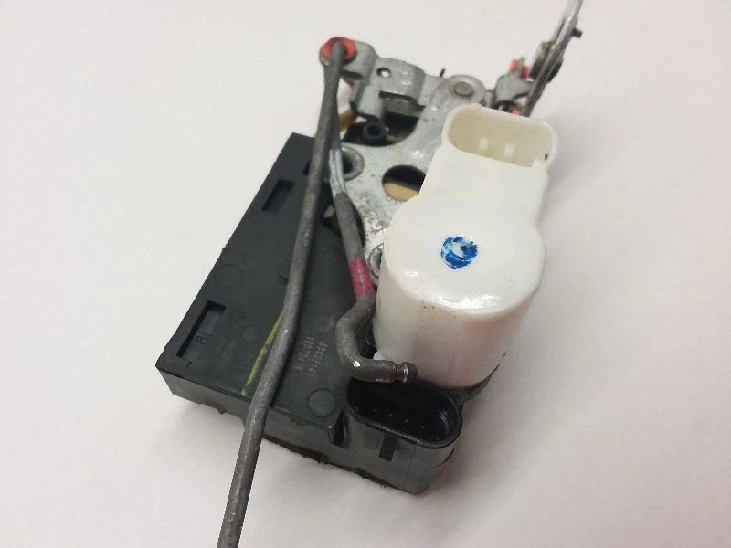 2005-2007 Buick Terraza Driver Left Front Door Lock Actuator - Image 2 of 4