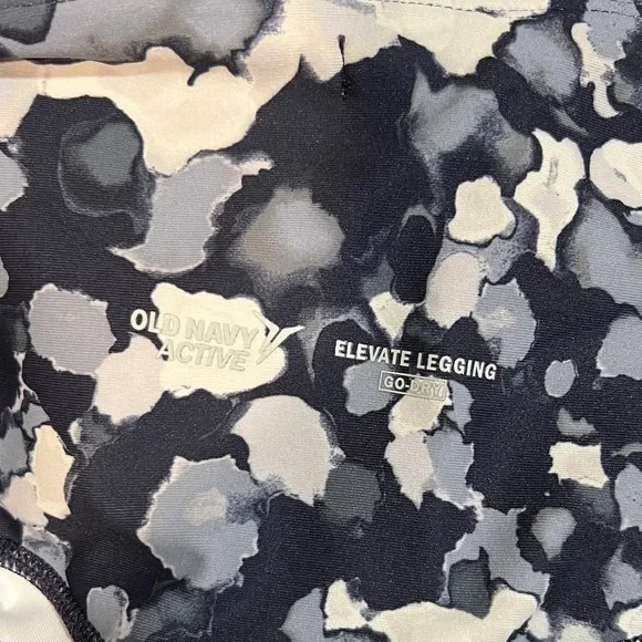Old Navy Active Patterned Elevate Leggings With P… - image 12